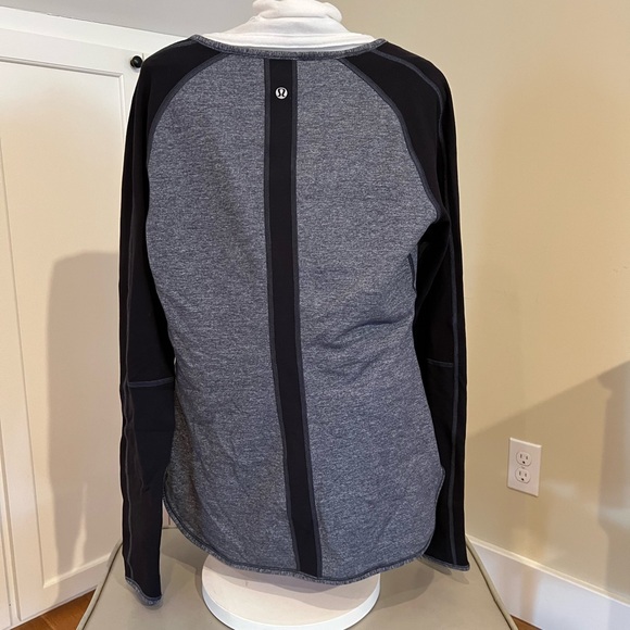Lululemon Long-sleeved top, estimated size 12 - Picture 2 of 7